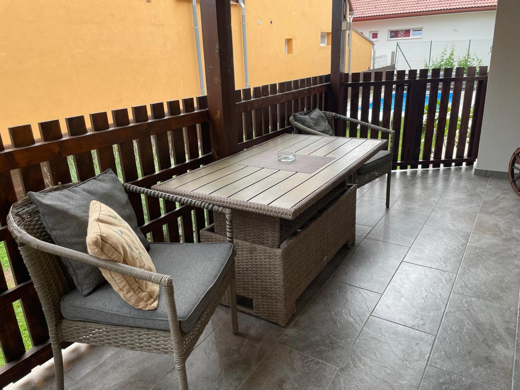 Villa Lili Apartments บาลาตอนเคเรสตูร์ ภายนอก รูปภาพ