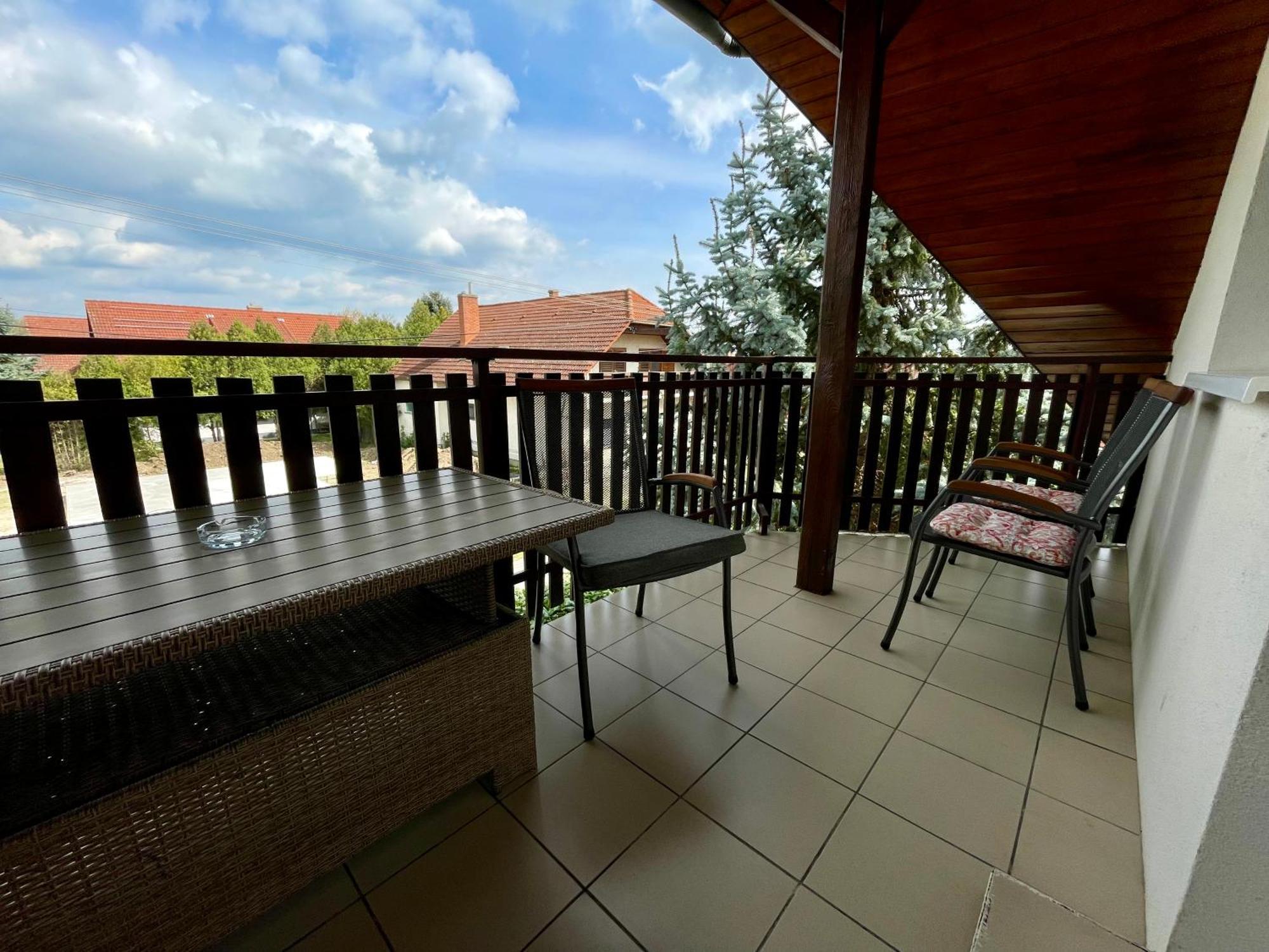 Villa Lili Apartments บาลาตอนเคเรสตูร์ ภายนอก รูปภาพ
